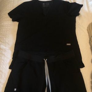 FIGS women’s black scrub set technical collection